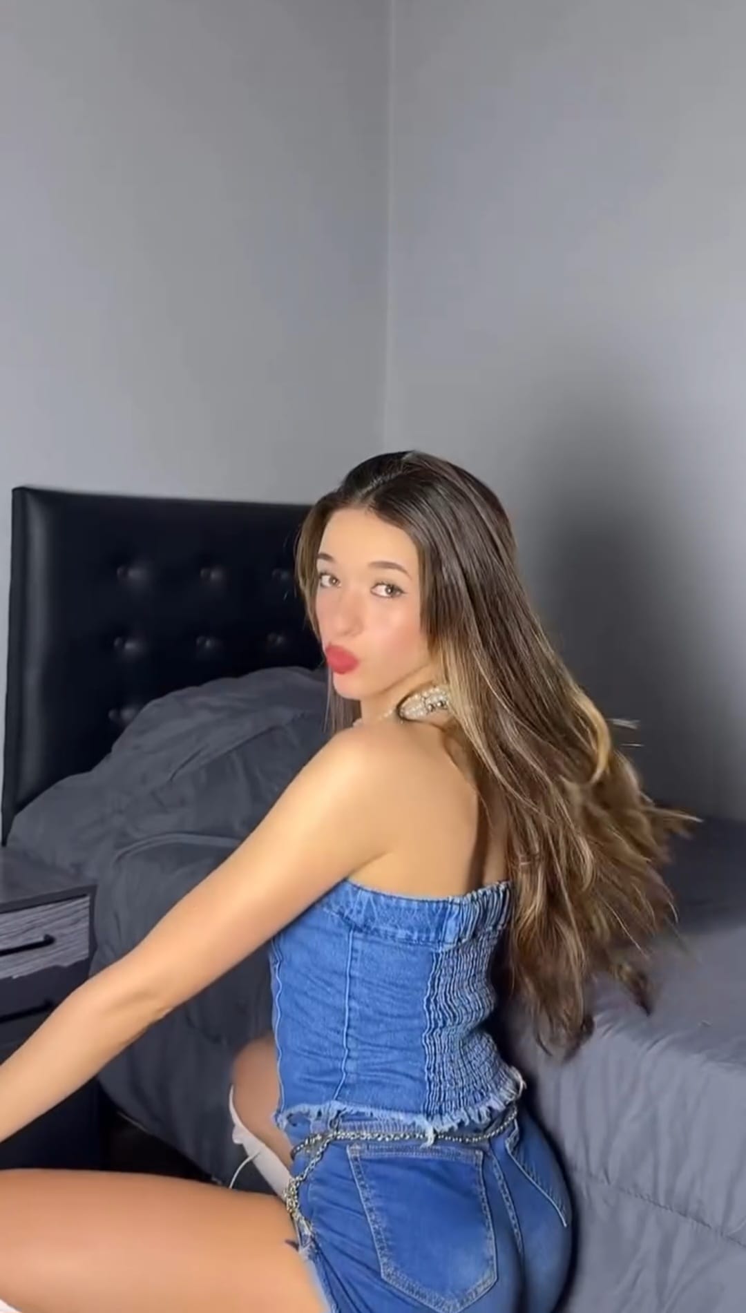 Amelia 24 Ukrayna İzmir