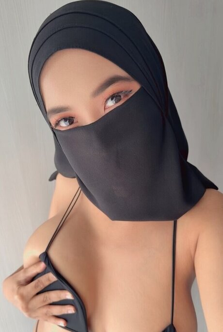 Hanifa İran'lı Yabancı Escort 23 Yaş Elden Ödeme