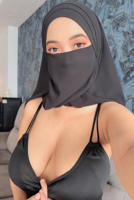 Hanifa İran'lı Yabancı Escort 23 Yaş Elden Ödeme