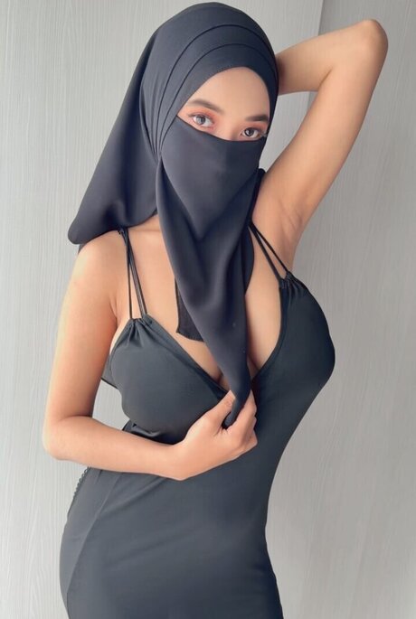 Hanifa İran'lı Yabancı Escort 23 Yaş Elden Ödeme