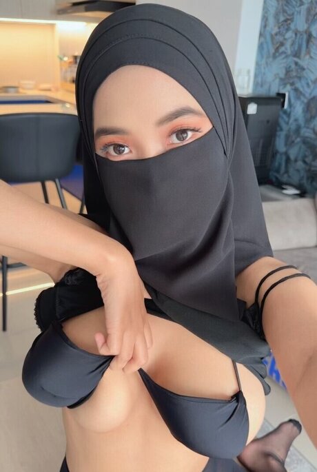 Hanifa İran'lı Yabancı Escort 23 Yaş Elden Ödeme