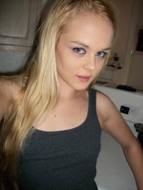 Nikky Rus 27 yaşında Antalya