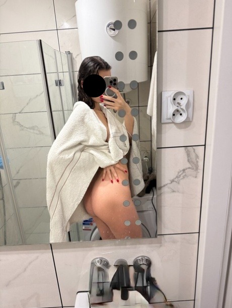 Yasemin 27 yaşında